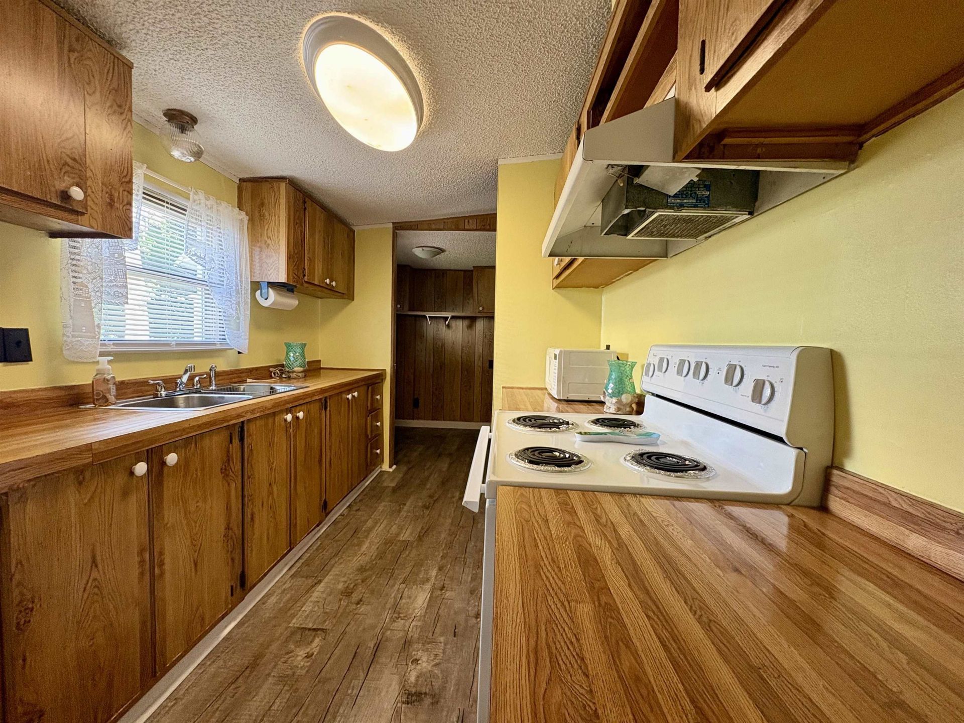 1567 Park Ln. Photo 8