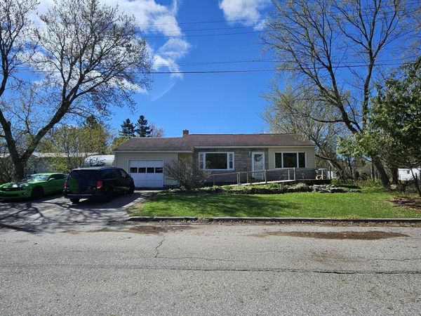 1016 E 6th AVE, Sault Ste Marie, MI 49783