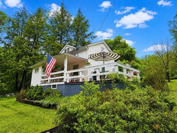 261 Fairview School Road, Ligonier, PA 15658