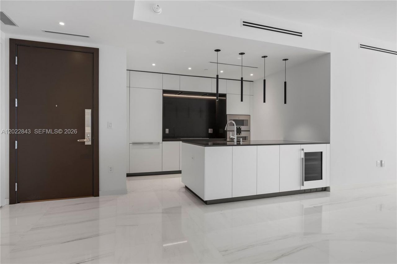 300 Biscayne Blvd Way , Unit 1102, Miami, FL 33131 Photo