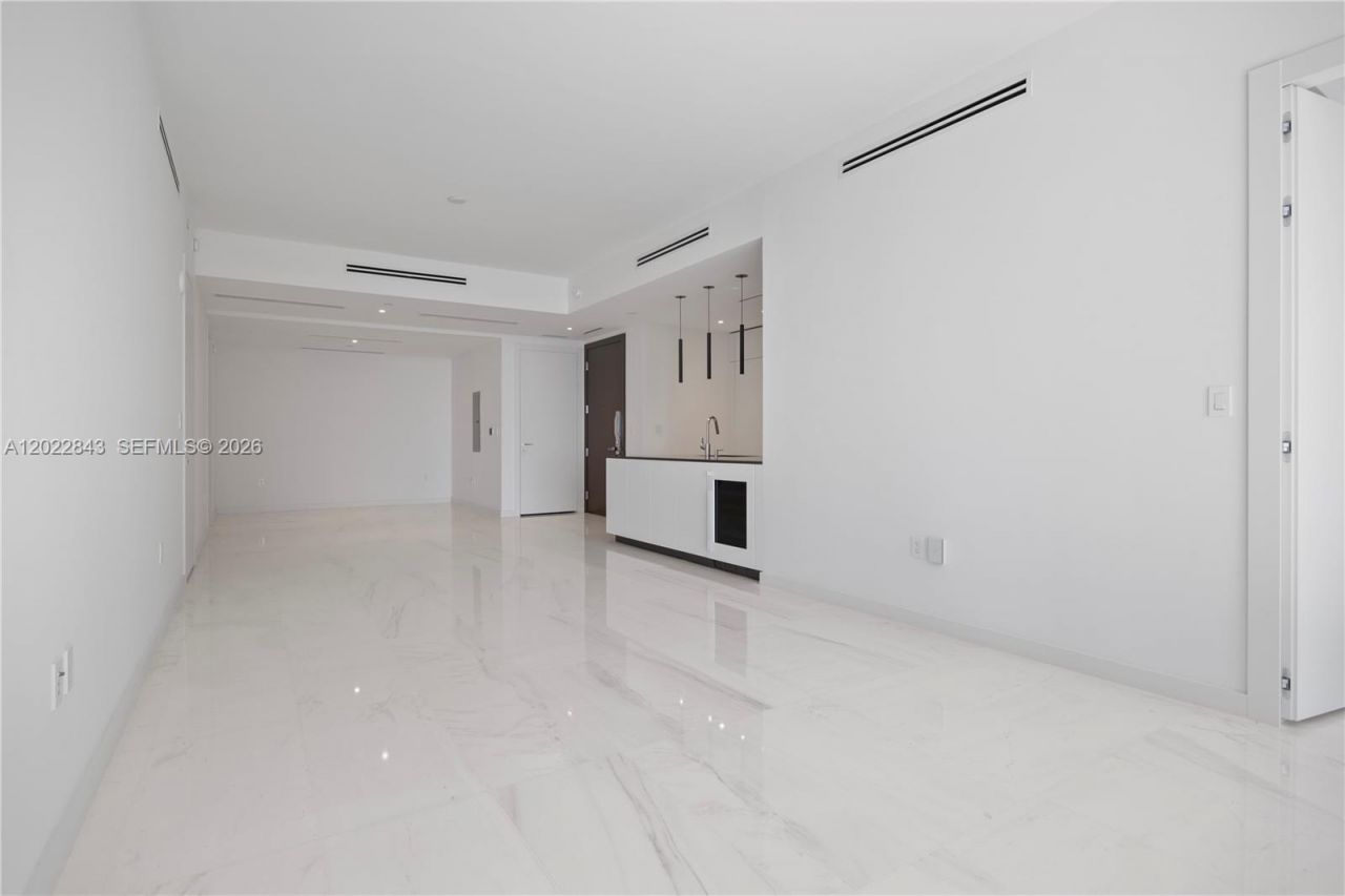 300 Biscayne Blvd Way , Unit 1102, Miami, FL 33131 Photo