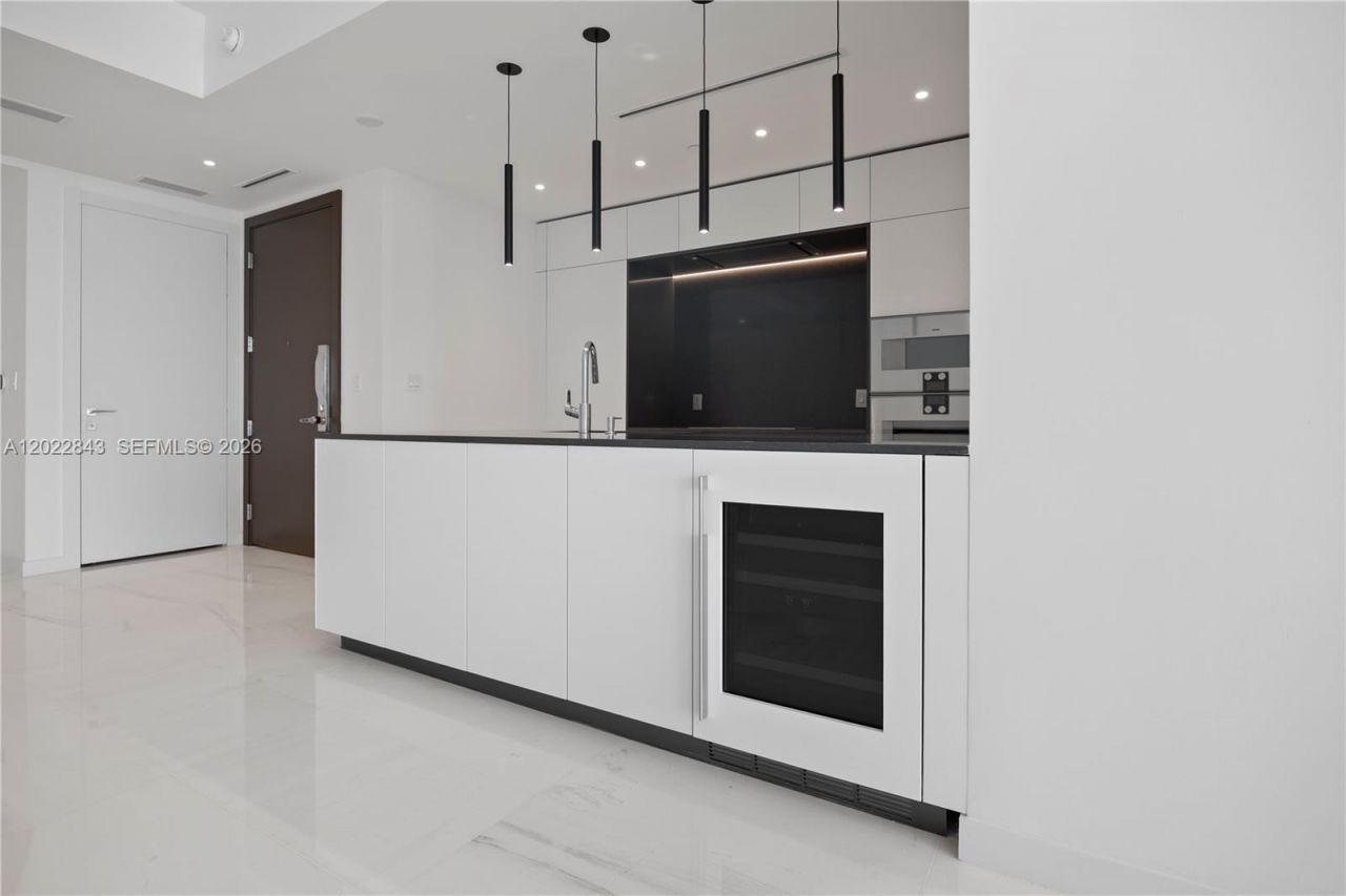 300 Biscayne Blvd Way , Unit 1102, Miami, FL 33131 Photo