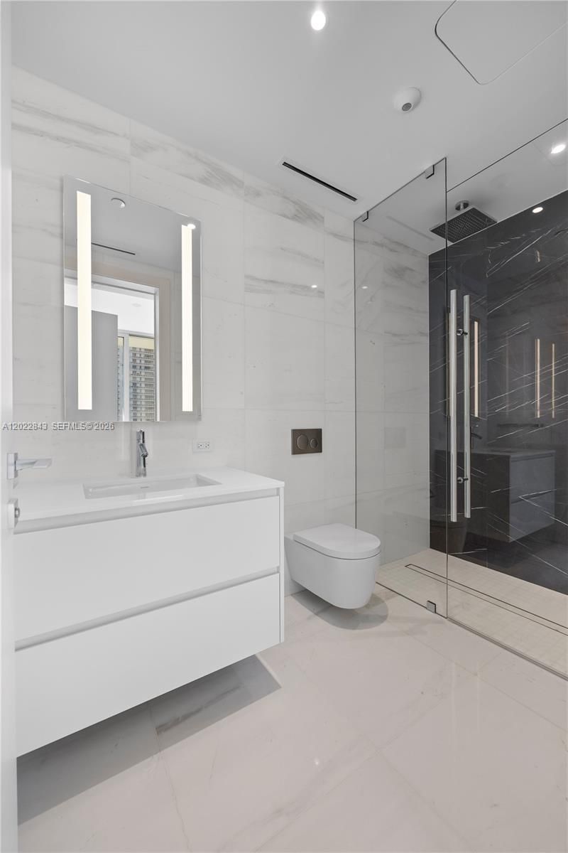 300 Biscayne Blvd Way , Unit 1102, Miami, FL 33131 Photo