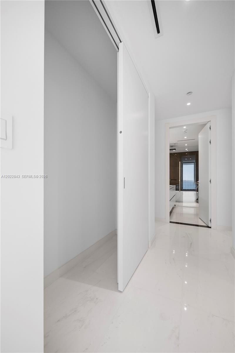 300 Biscayne Blvd Way , Unit 1102, Miami, FL 33131 Photo