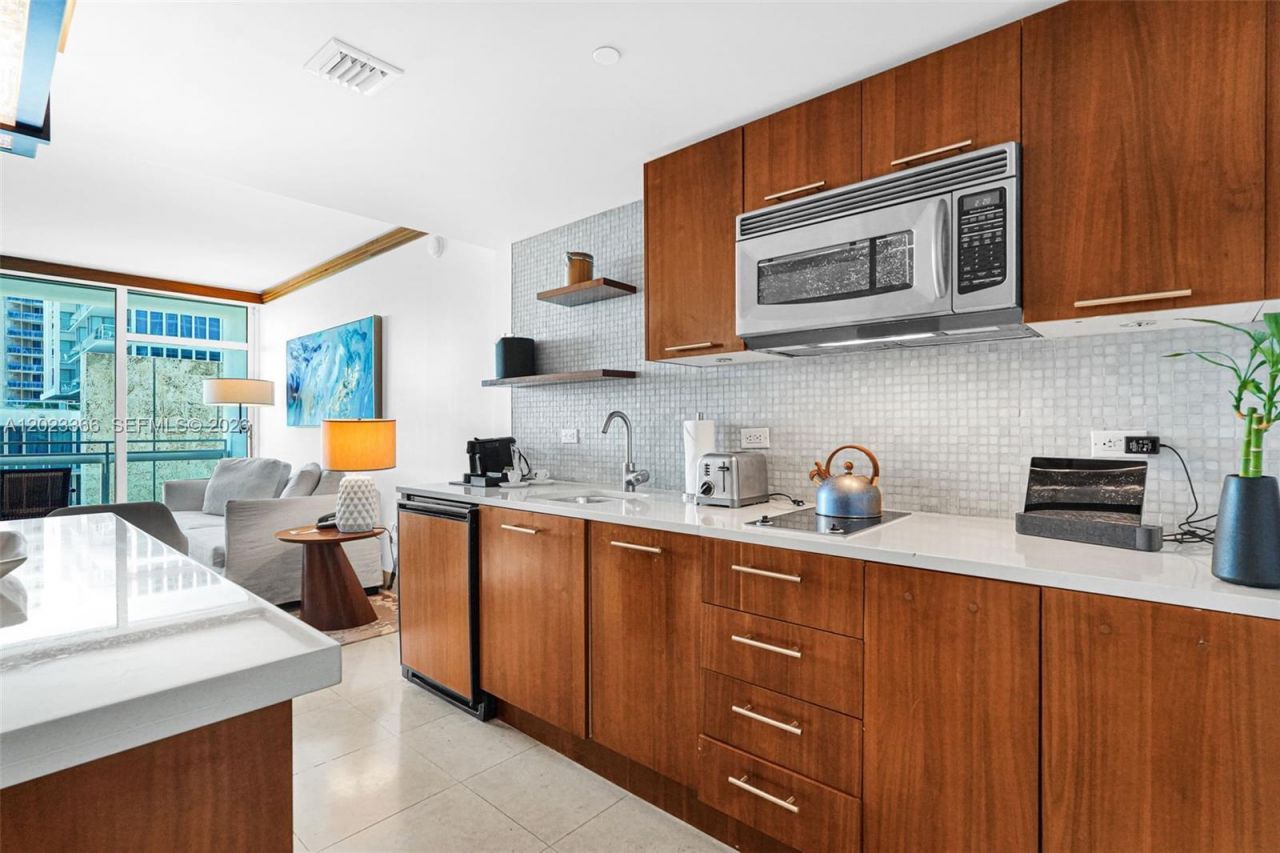 6801 Collins Ave , Unit 611 (Door , Miami Beach, FL 33141 Photo