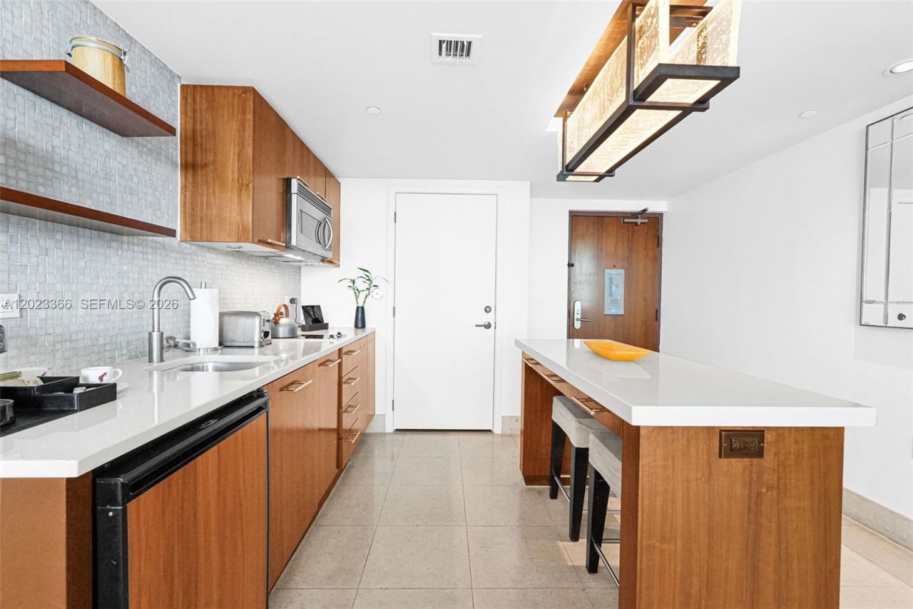 6801 Collins Ave , Unit 611 (Door , Miami Beach, FL 33141 Photo