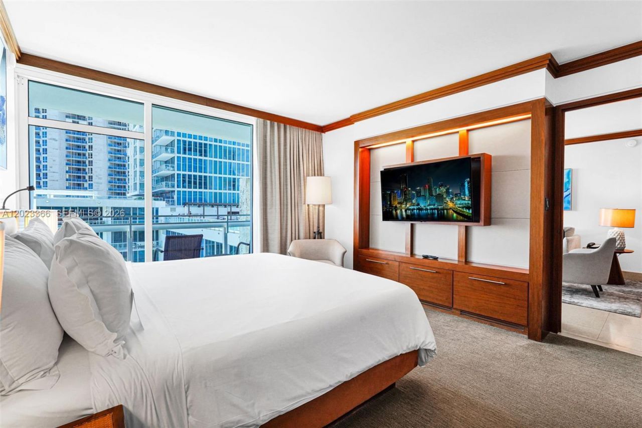 6801 Collins Ave , Unit 611 (Door , Miami Beach, FL 33141 Photo