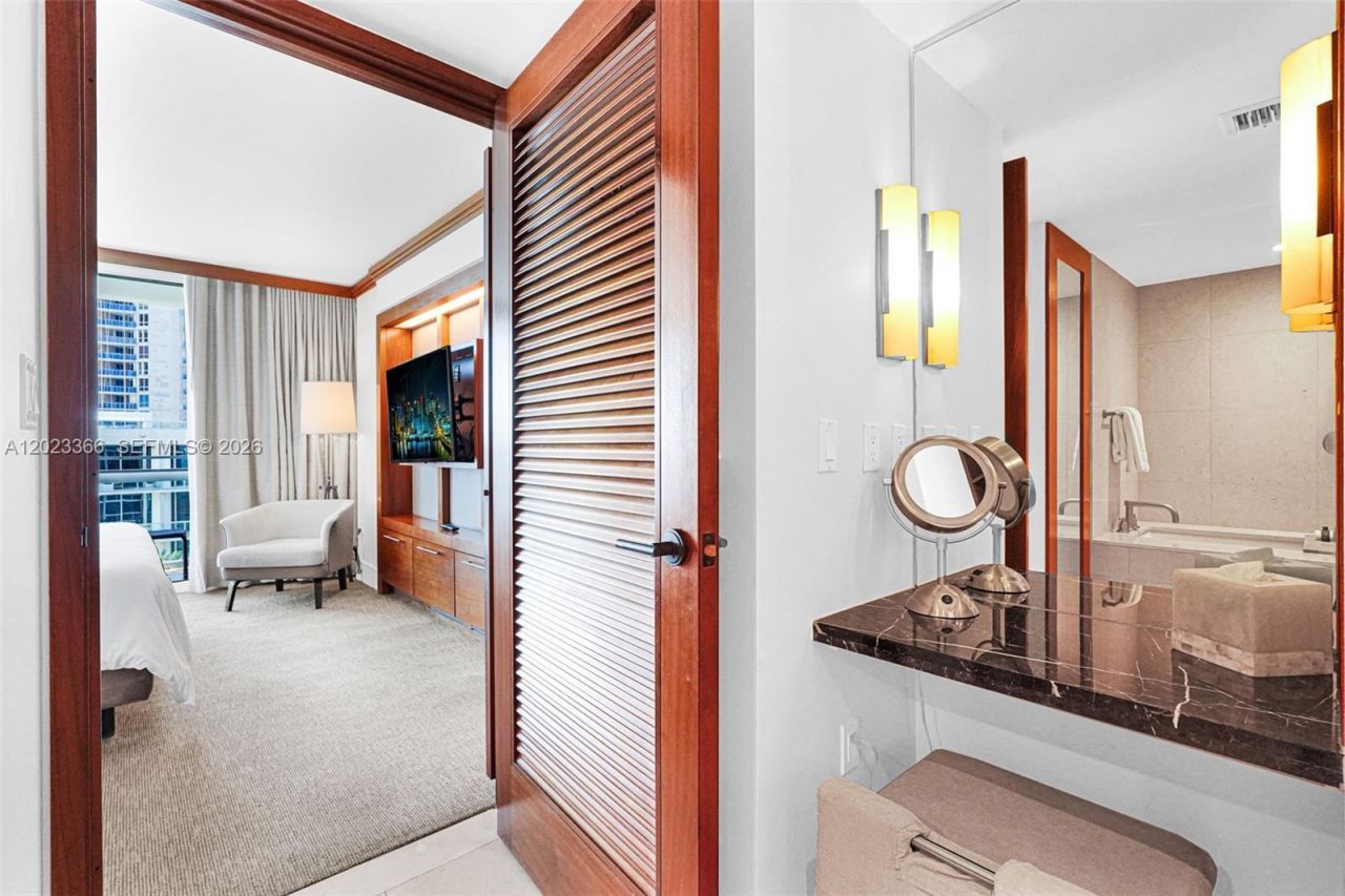 6801 Collins Ave , Unit 611 (Door , Miami Beach, FL 33141 Photo