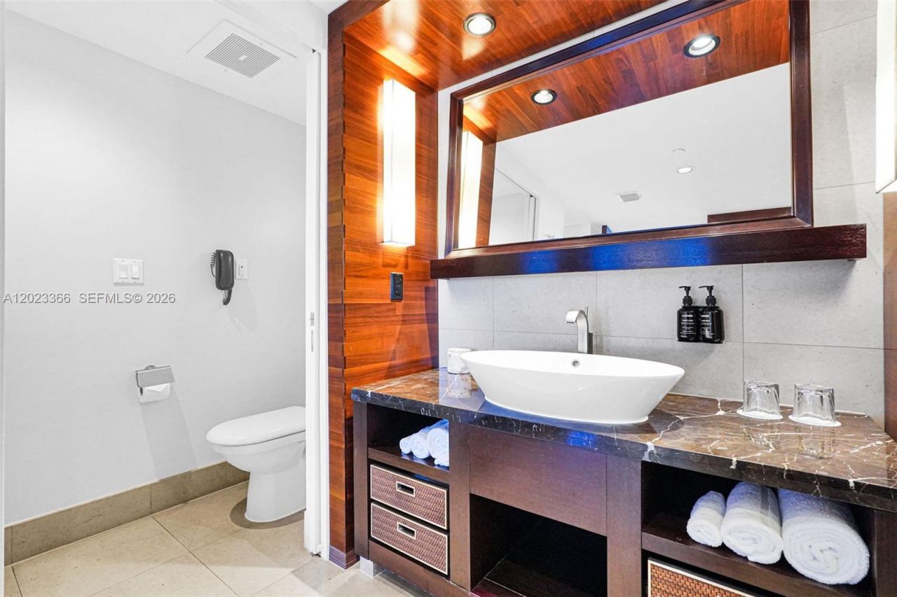 6801 Collins Ave , Unit 611 (Door , Miami Beach, FL 33141 Photo