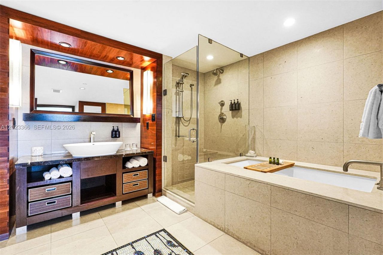 6801 Collins Ave , Unit 611 (Door , Miami Beach, FL 33141 Photo