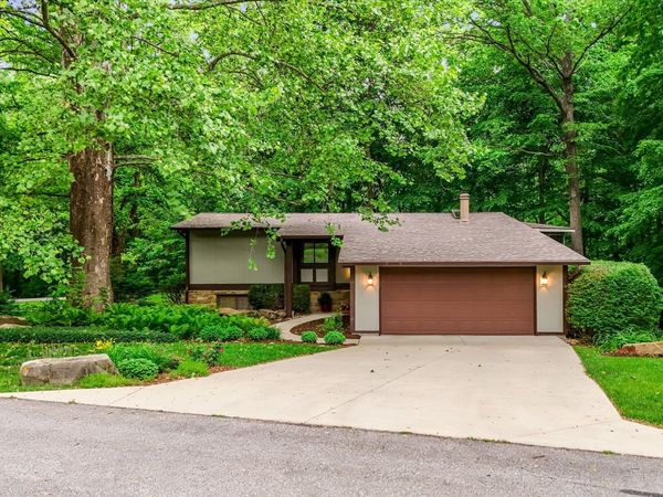 4480 E Wembley Lane , Columbus, IN 47201