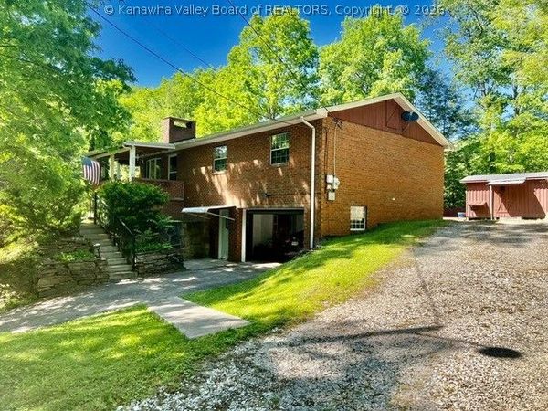 287 Bear Tracks Drive, Charleston, WV 25306