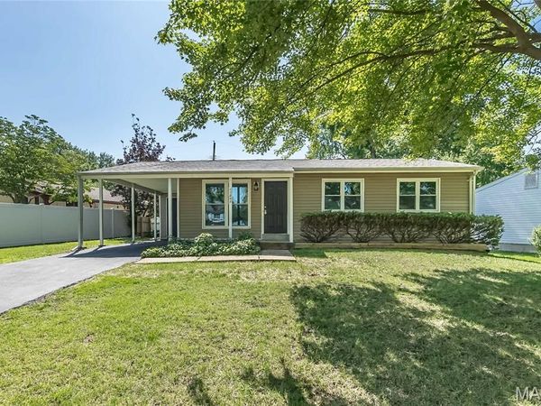11848 Foxwood Drive , Maryland Heights, MO 63043