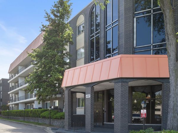 4949 Golf Road , Unit 101, Skokie, IL 60077
