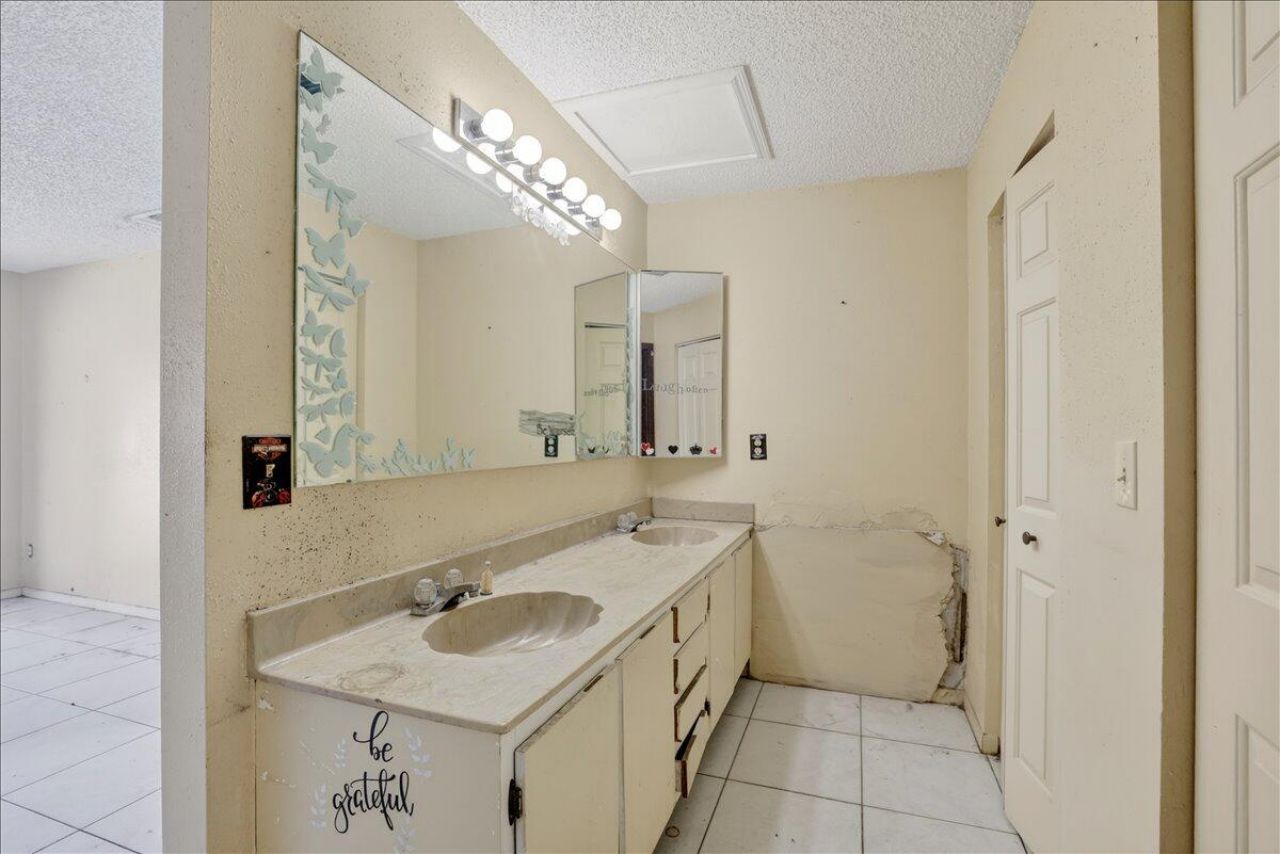 4240 NW 74th Avenue, Lauderhill, FL 33319 Photo