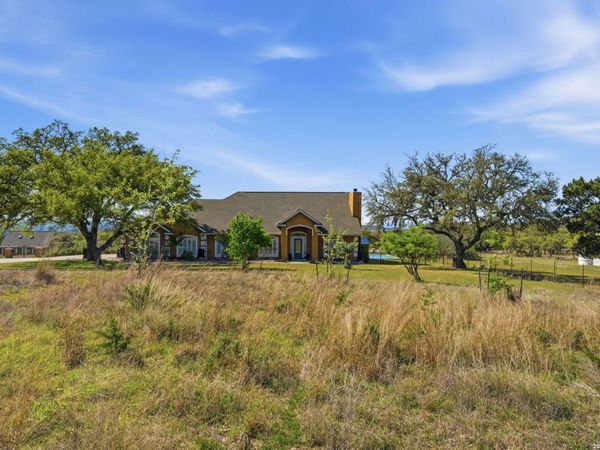 108 Agarita Ct., Boerne, TX 78006