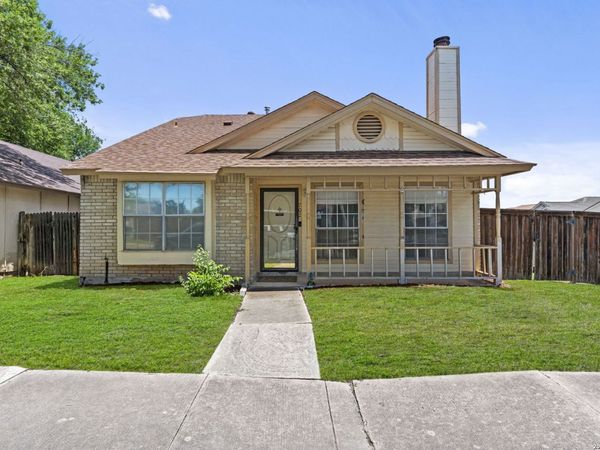 702 GARDEN MEADOW DR, Universal City, TX 78148