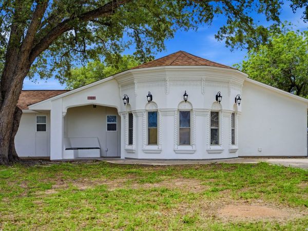 1221 ENCINO DR, Pleasanton, TX 78064