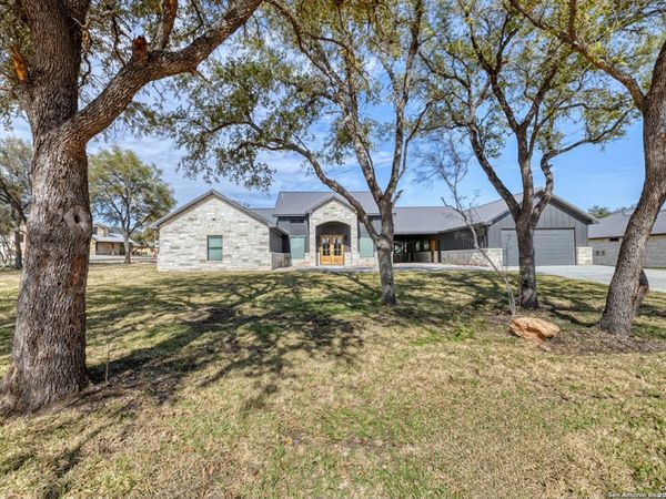 1450 Mountain Valley, ConCan, TX 78838
