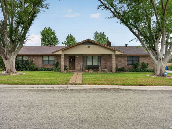 623 OAKLAND AVE, Gonzales, TX 78629