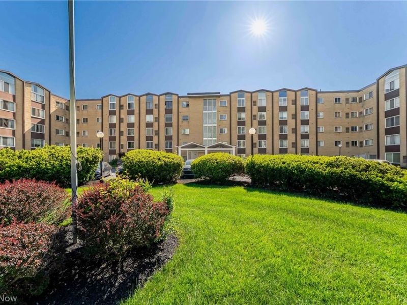 25735 Lorain Road, Unit 513, North Olmsted, OH 44070 Photo 1