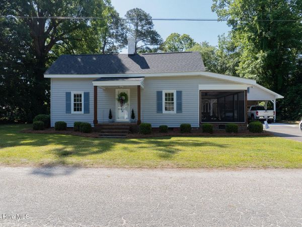 512 S Ashe Street , Bladenboro, NC 28320