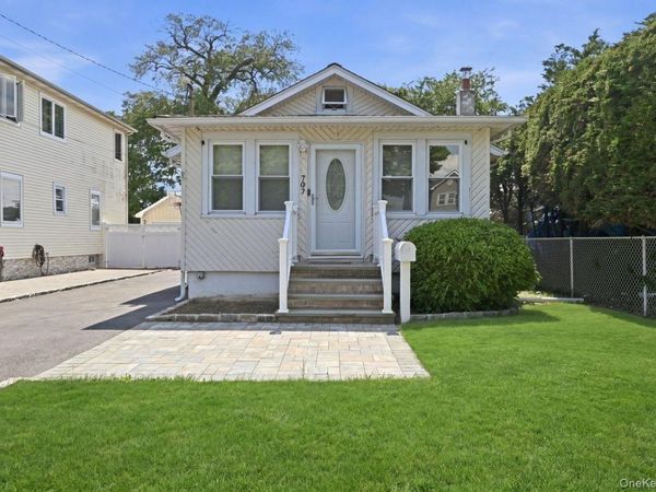 707 5th Street Street S, Lindenhurst, NY 11757