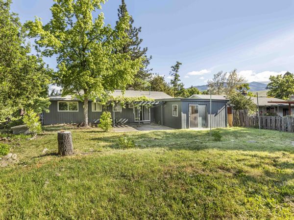 374 Cambridge Street, Ashland, OR 97520
