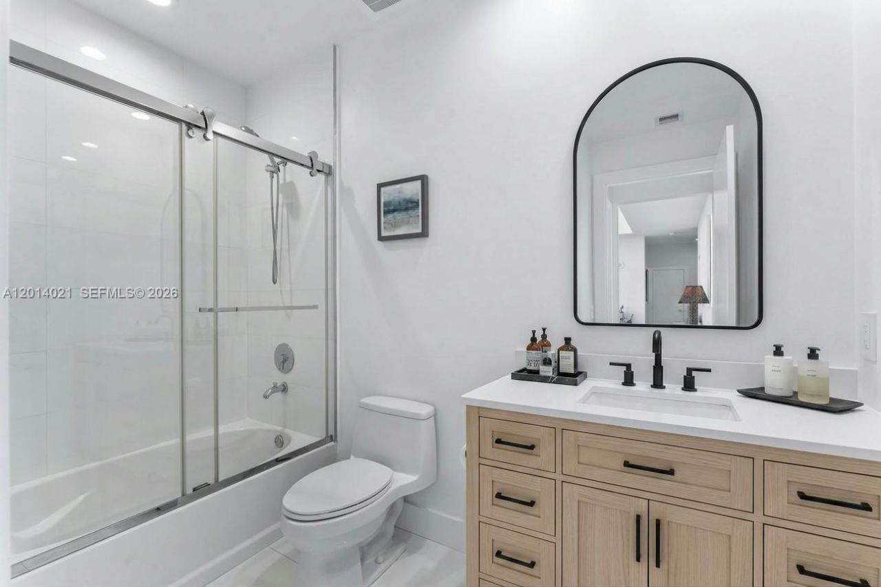 950 Brickell Bay Dr , Unit 5506, Miami, FL 33131 Photo
