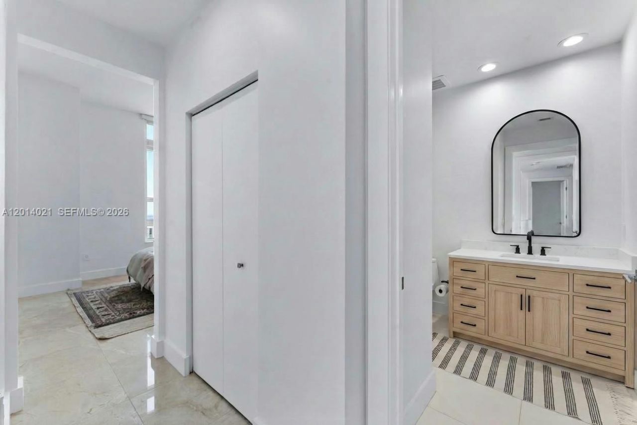 950 Brickell Bay Dr , Unit 5506, Miami, FL 33131 Photo