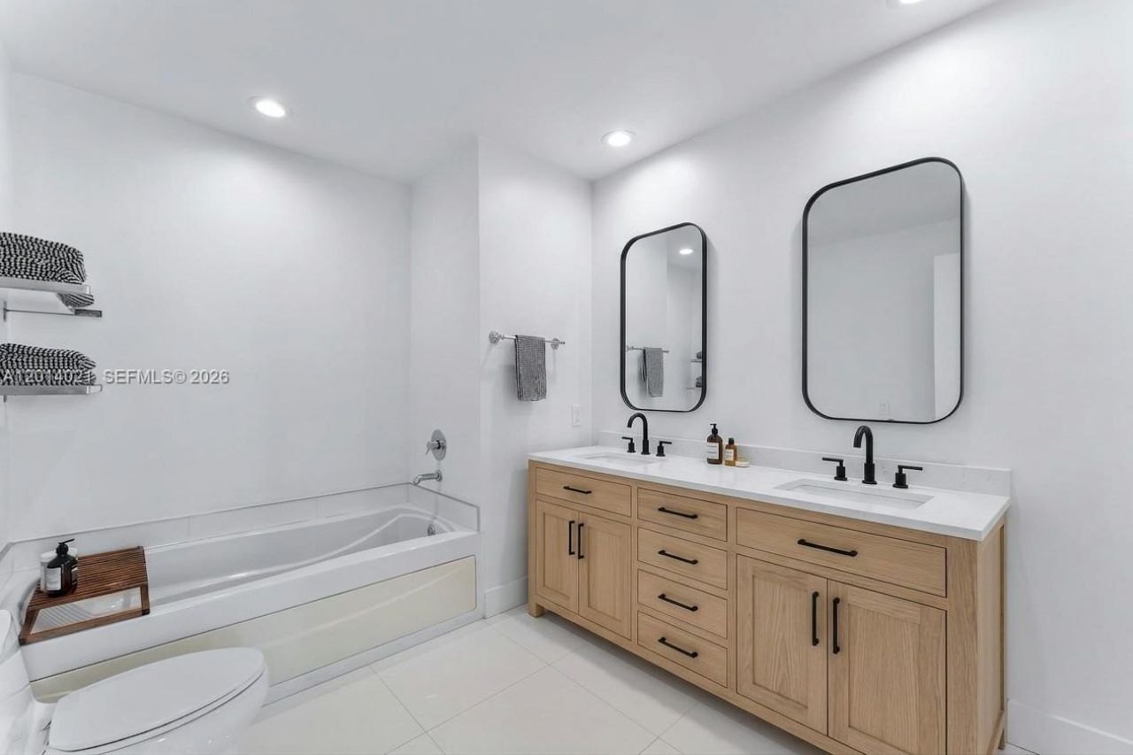 950 Brickell Bay Dr , Unit 5506, Miami, FL 33131 Photo