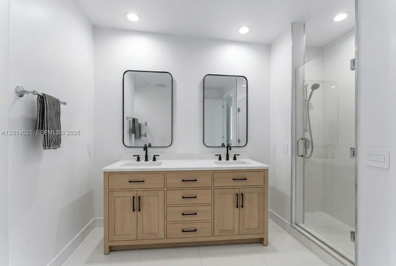 950 Brickell Bay Dr , Unit 5506, Miami, FL 33131 Photo