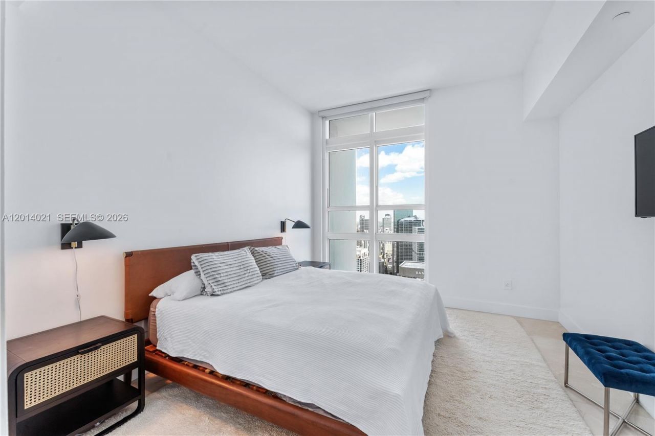 950 Brickell Bay Dr , Unit 5506, Miami, FL 33131 Photo