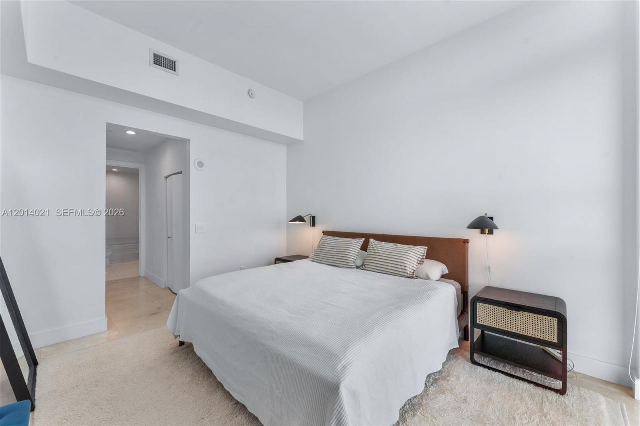 950 Brickell Bay Dr , Unit 5506, Miami, FL 33131 Photo