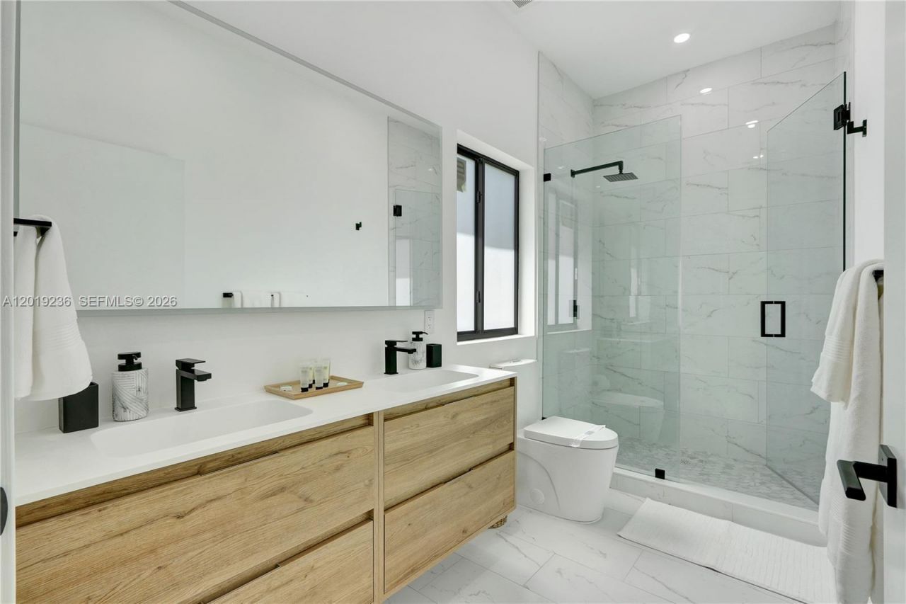 2001 SW 22nd Ter , Miami, FL 33145 Photo
