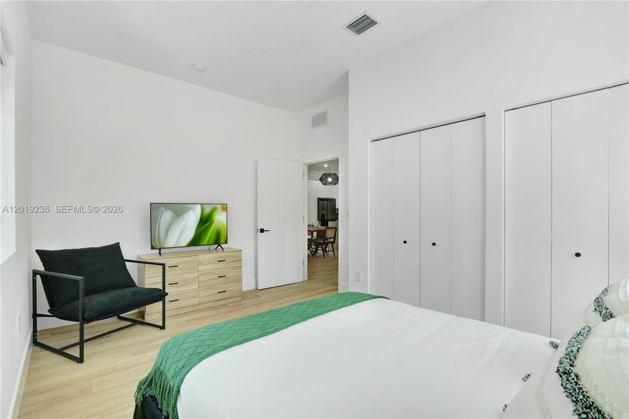 2001 SW 22nd Ter , Miami, FL 33145 Photo