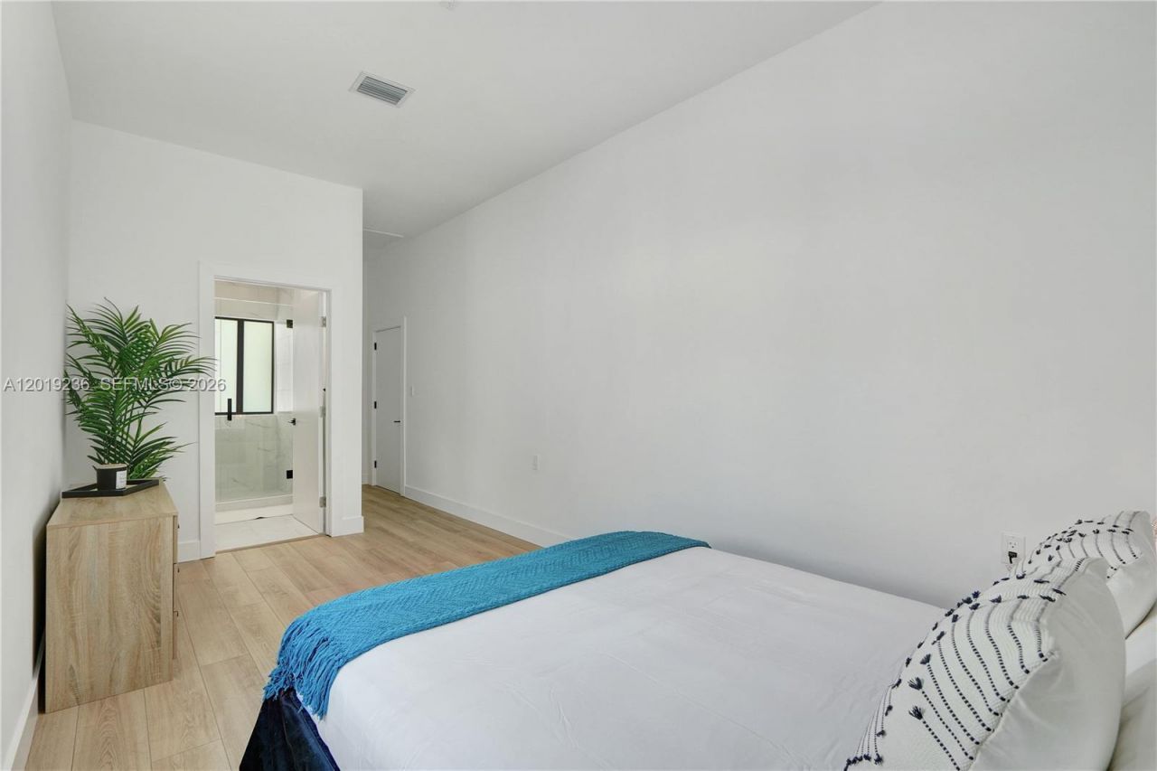 2001 SW 22nd Ter , Miami, FL 33145 Photo