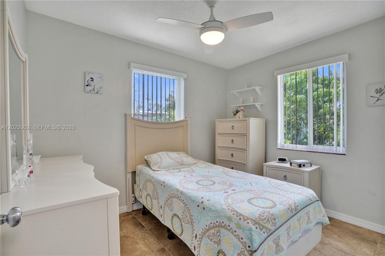 10730 SW 47th St , Miami, FL 33165 Photo