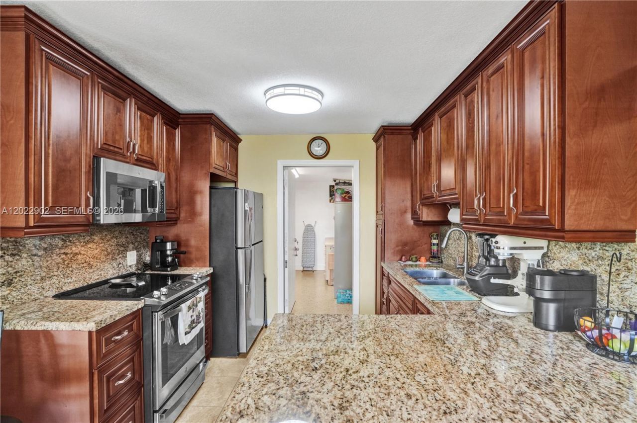 10730 SW 47th St , Miami, FL 33165 Photo