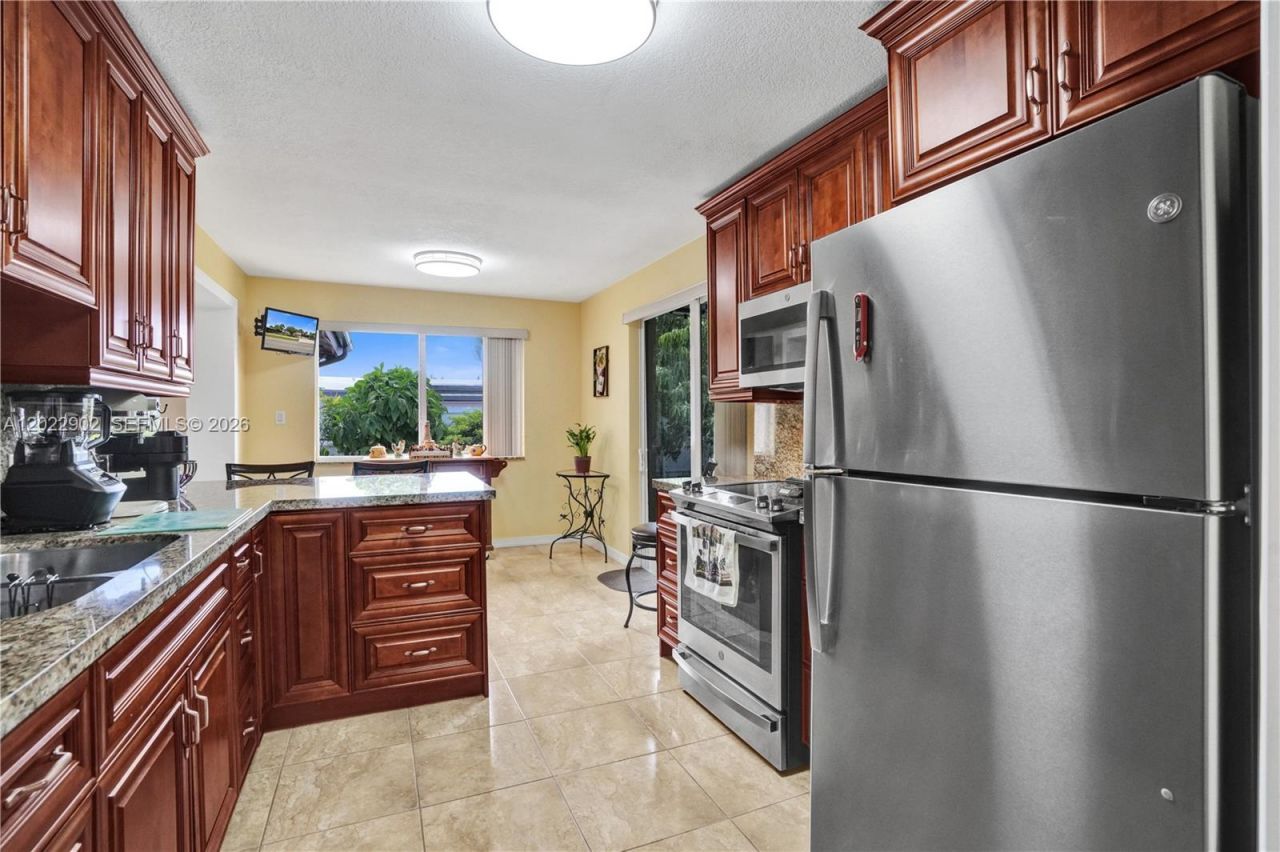 10730 SW 47th St , Miami, FL 33165 Photo