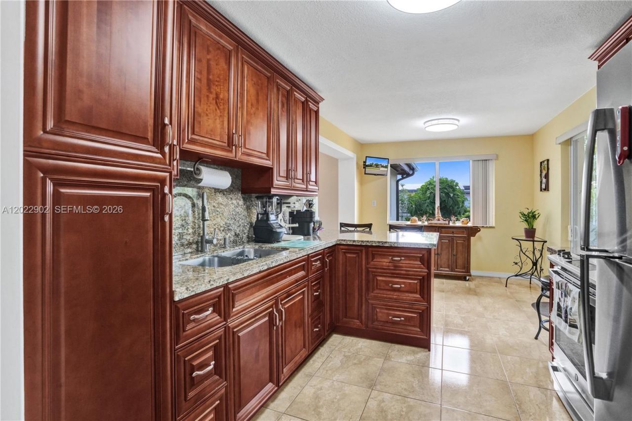 10730 SW 47th St , Miami, FL 33165 Photo