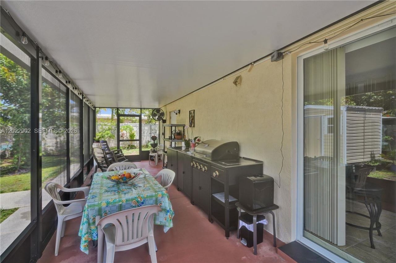10730 SW 47th St , Miami, FL 33165 Photo
