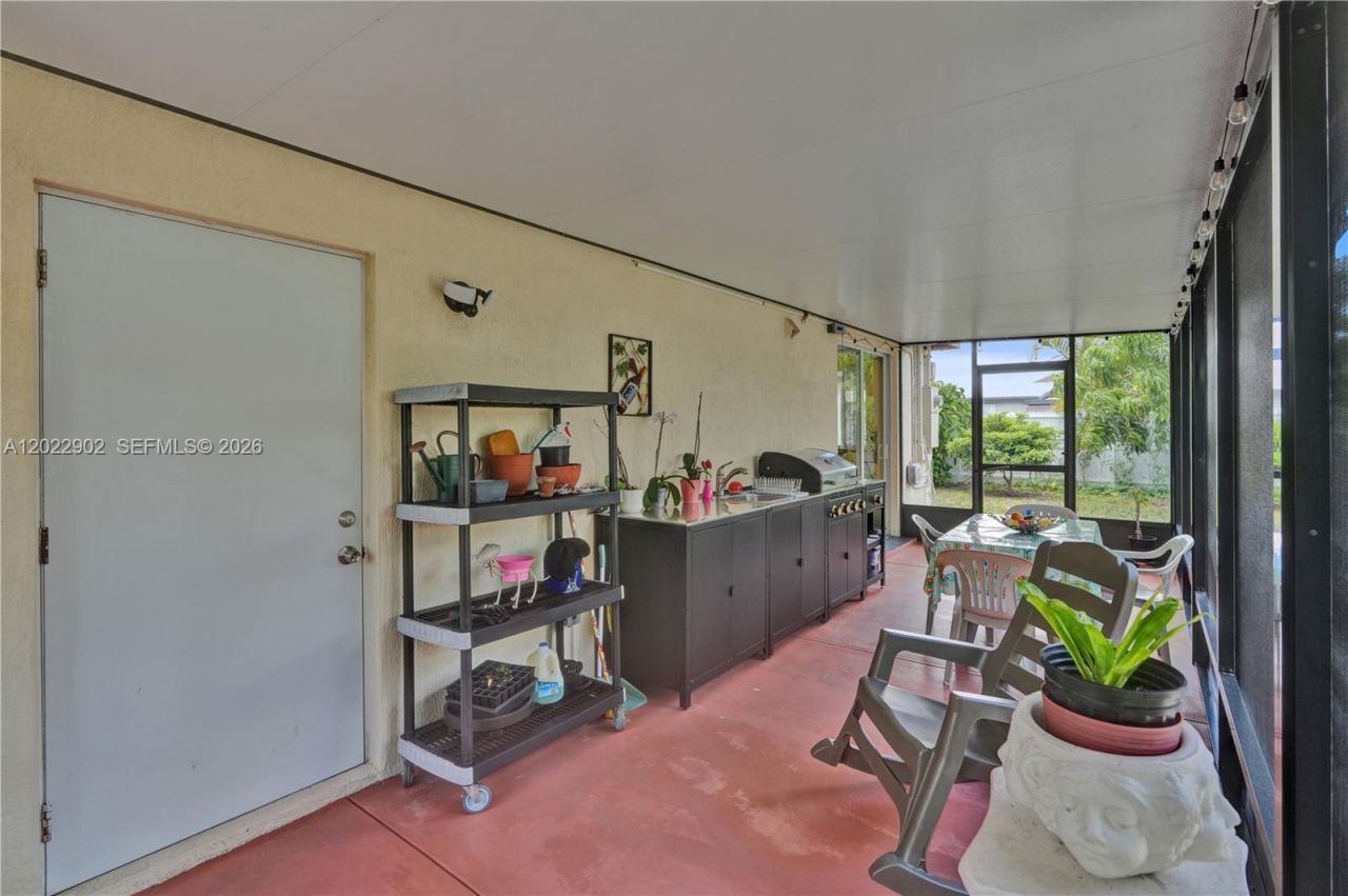 10730 SW 47th St , Miami, FL 33165 Photo
