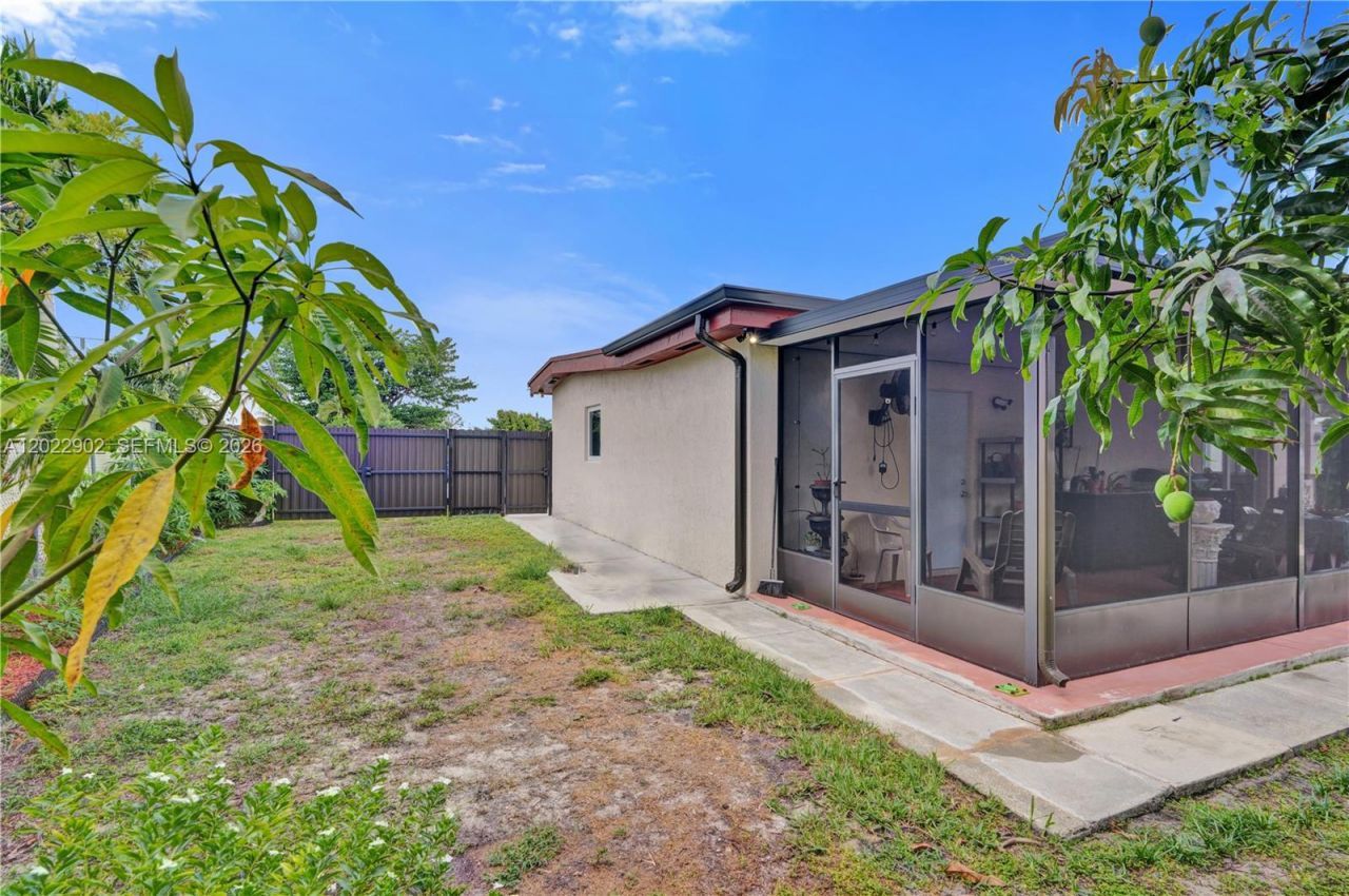10730 SW 47th St , Miami, FL 33165 Photo