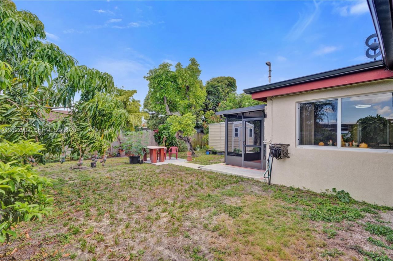 10730 SW 47th St , Miami, FL 33165 Photo