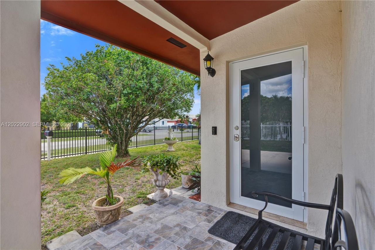 10730 SW 47th St , Miami, FL 33165 Photo
