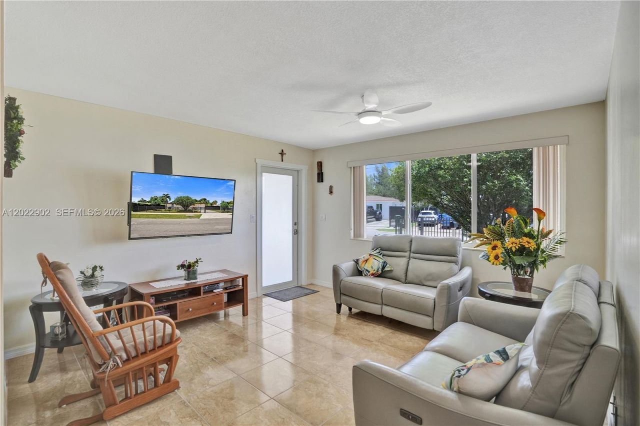 10730 SW 47th St , Miami, FL 33165 Photo