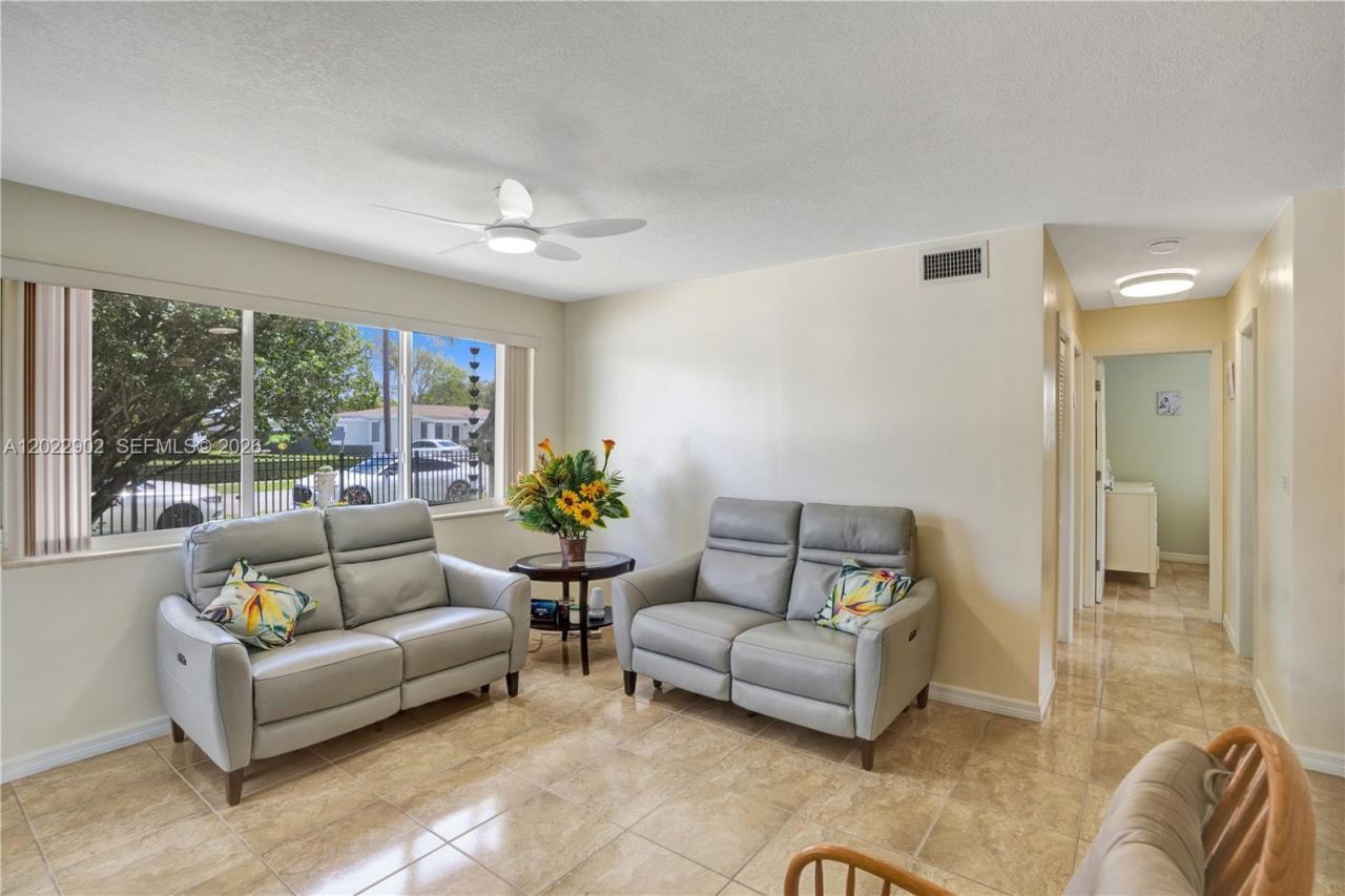 10730 SW 47th St , Miami, FL 33165 Photo