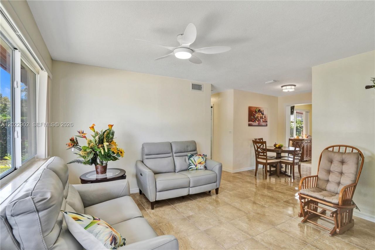 10730 SW 47th St , Miami, FL 33165 Photo