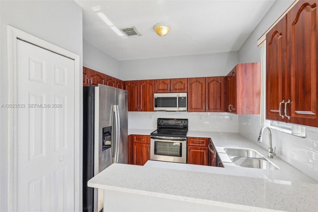 7616 NW 114th Path, Unit 7616, Doral, FL 33178 Photo